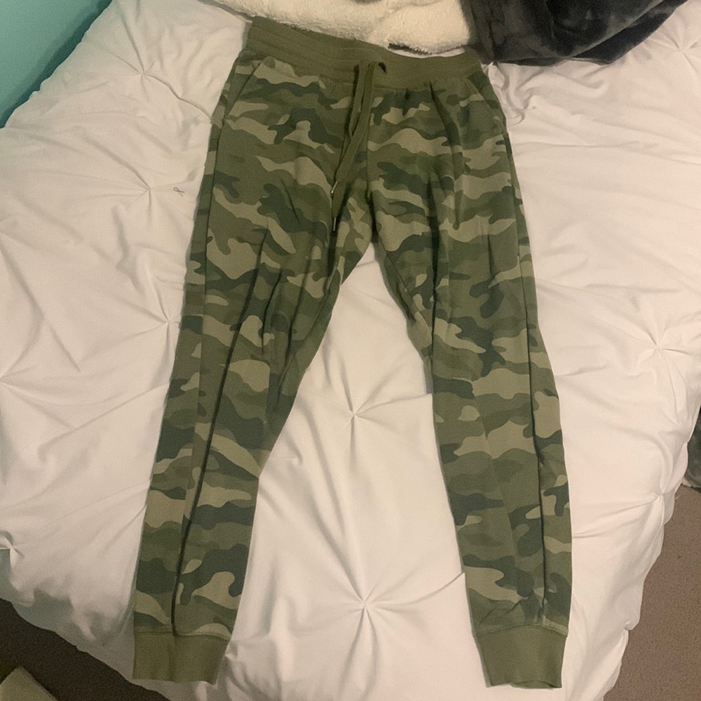 Green Camo Old Navy Sweatpants. Size small